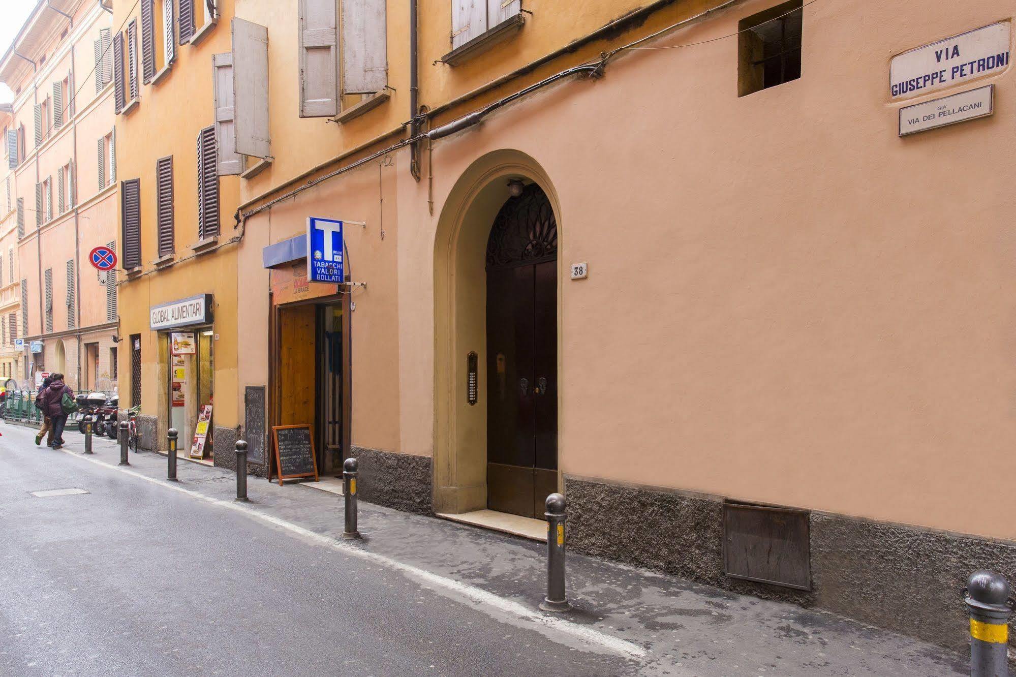 Petroni 38 By Studio Vita Bologna Buitenkant foto